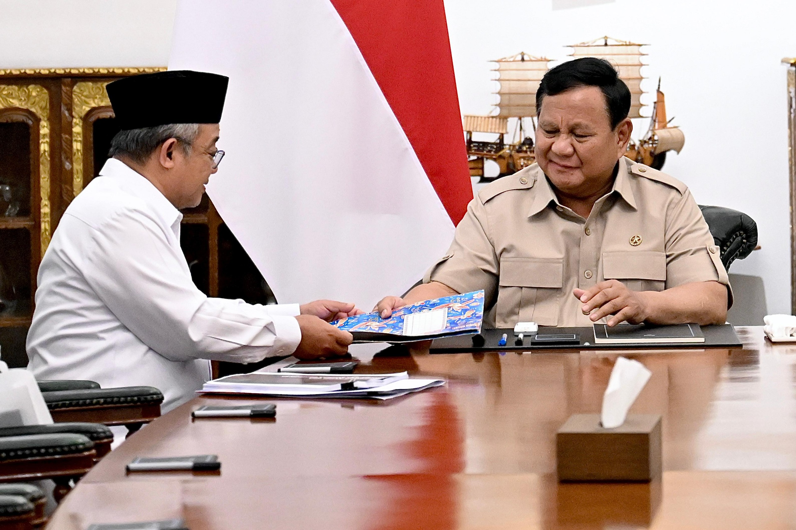 Di Hadapan Presiden Prabowo, Mendikdasmen Laporkan 43 Juta Murid Telah Menikmati MBG dan Progres 100 Sekolah Unggulan