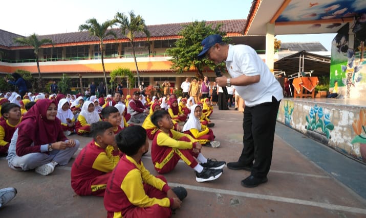 Mendikdasmen Pastikan Murid SDN Srengseng Sawah 15 Kembali Tersenyum Lewat MPLS Ramah