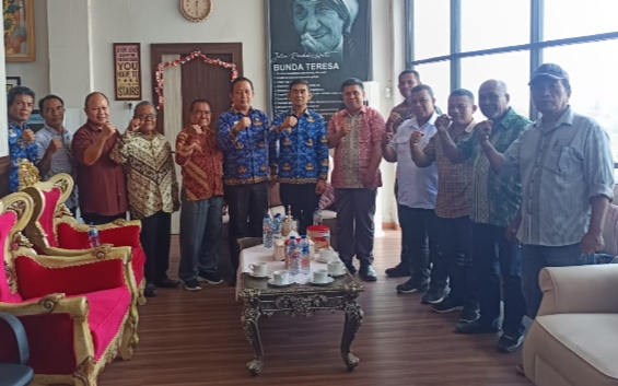 HUT ke-125 Maatilen Kalongan, Bupati Welly Titah Bawa Kado Ambulans Laut dan Dokter Baru